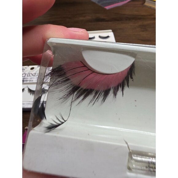Bundle of 6 Halloween Feathers False Eyelashes - Picture 15 of 16